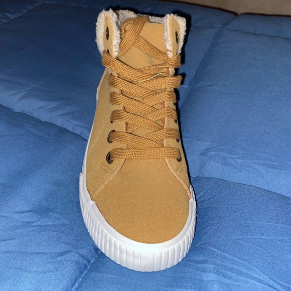 NWT BLOWFISH SNEAKERS - Picture 3 of 5